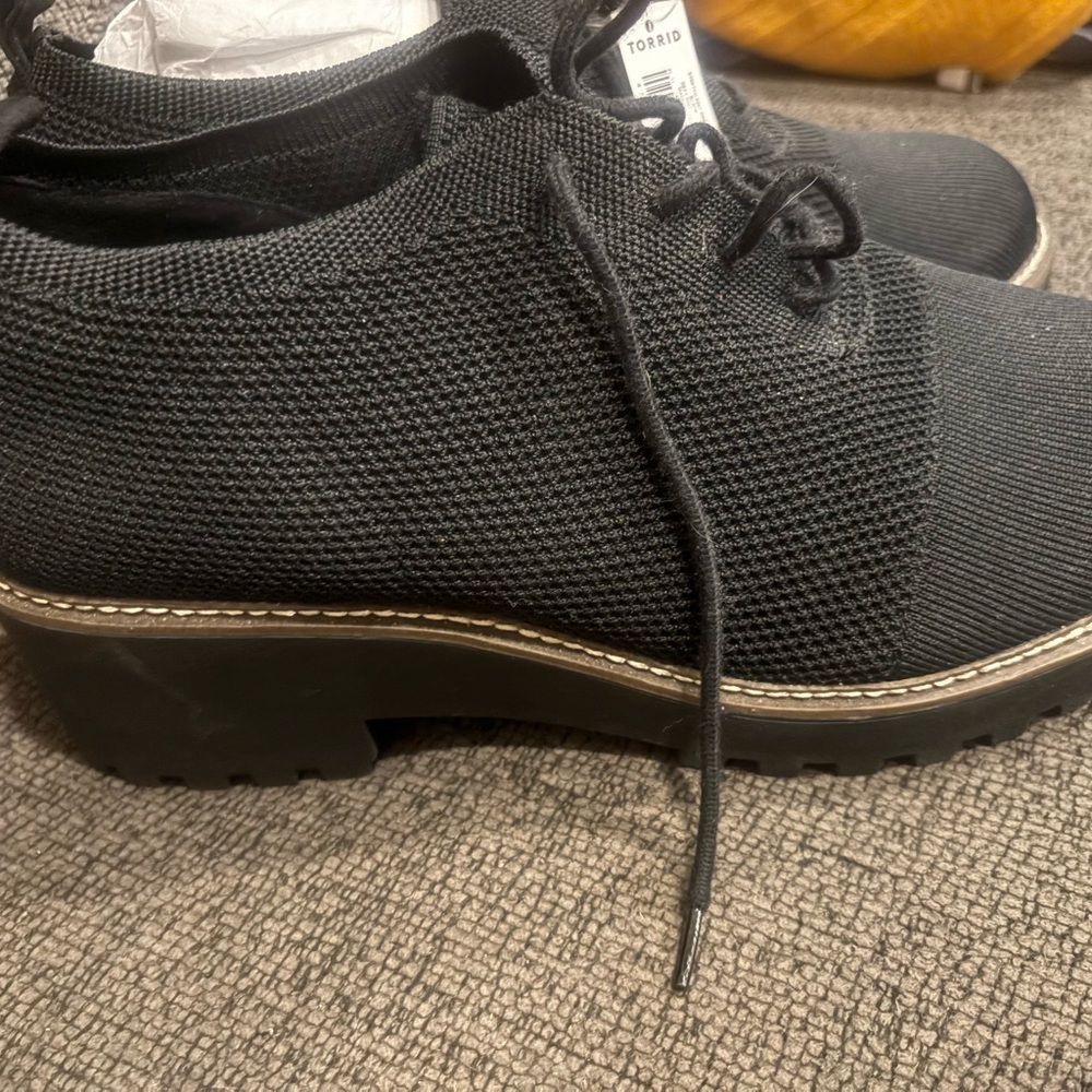 Black Wonen Lace-Up Shoes